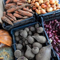 Латвия снизила НДС на овощи и фрукты. Что это значит для покупателей?