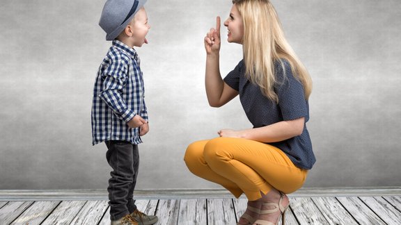 mamma, dēls, puika, bērns, emocijas, uzvedība, disciplīna, saruna