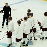 'Pekina 2022': Latvijas hokejisti pēc SOK jaunajiem ierobežojumiem netiksies ar KOK komandu