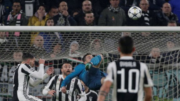 Ronaldu gūst 'supervārtus' Madrides 'Real' uzvarā pār 'Juventus' Ronaldu gūst 'supervārtus' Madrides 'Real' uzvarā pār 'Juventus'