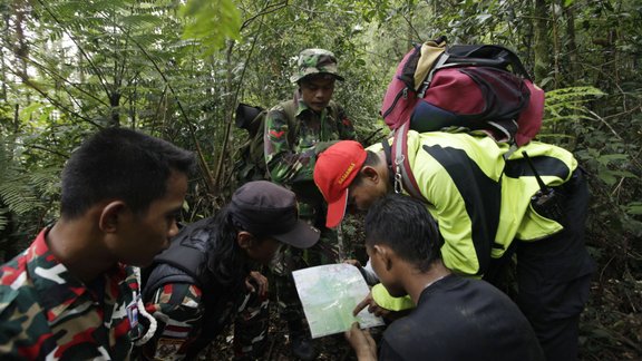 Indonesian rescue team of Superjet 100