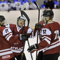 Latvijas U-20 hokejisti pēc cerību zaudēšanas uz vietu PČ augstākajā divīzijā piekāpjas Itālijai