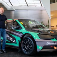 Video: Rallijkrosa čempions Edijs Ošs prezentē savu jaunā veidola sacīkšu auto