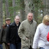 Президент Латвии на субботнике высадит деревья