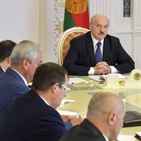Lukašenko paziņo par armijas pilnu kaujas gatavību valsts rietumos