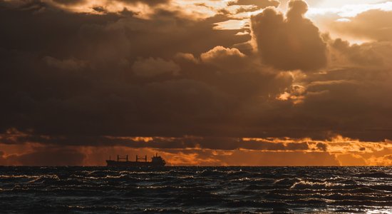 В Балтийском море повреждены три кабеля между Эстонией и Финляндией; задержано идущее под флагом Островов Кука судно