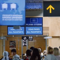 Самолет, автобус, машина. Как Латвия контролирует въезд граждан РФ на внутренних границах Шенгена, а что меняется на внешних?