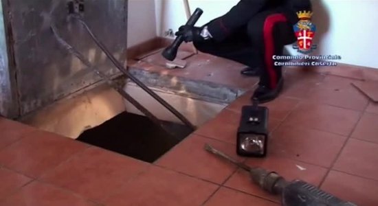 Video: Itālijas policija veic reidu pret mafijas klanu