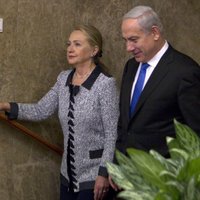 Klintone mudina uz mieru Gazas joslā; pauž ASV atbalstu Izraēlai