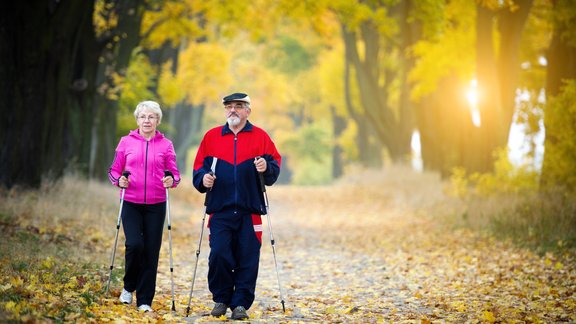 seniori, nūjošana, sports