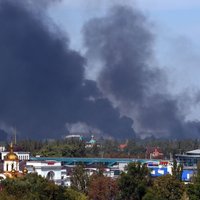 Doņeckā šāviņš trāpījis skolas stadionā; gājuši bojā divi bērni