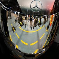 'Mercedes' F-1 komanda atlaiž četrus darbiniekus par rasistisku rīcību