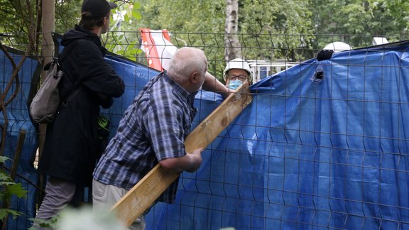 Pie bijušā velotreka "Marss" ieradušies koku zāģētāji - 31