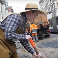 Video: Dārznieks Ainārs atmasko nelieti, kurš izdangājis Rīgas ielas