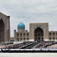 Foto: Samarkandā un Taškentā no Karimova atvadās tūkstoši
