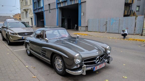 'Mercedes-Benz SL 300' Rīgā