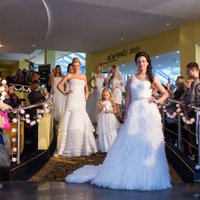 ФОТО: Свадебный переполох — актуальные платья и необходимые аксессуары