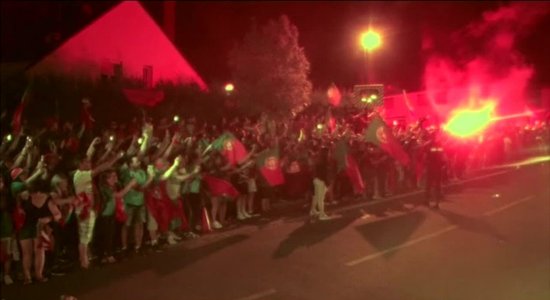 Portugāļu futbola fani atzīmē izlases uzvaru EURO 2016