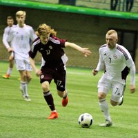 Foto: Latvijas U-21 futbolisti interesantā formātā aizvada treniņspēli