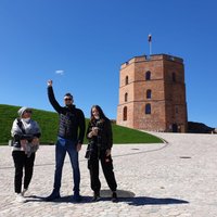 Covid-19: Первые туристы на башне Гедиминаса в Вильнюсе - граждане Латвии