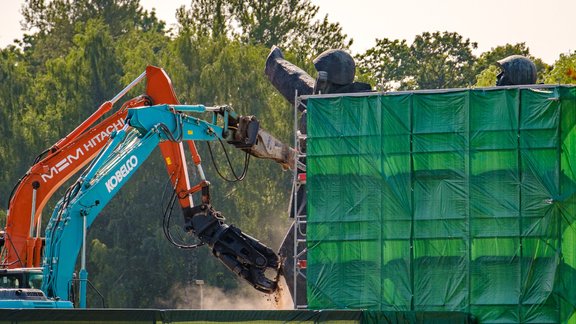 Uzsākti Uzvaras pieminekļa demontāžas darbi - 23