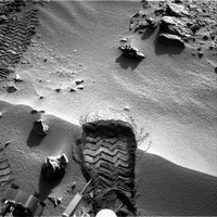 Saules uzliesmojuma dēļ izslēdz Marsa izpētes robotu 'Curiosity'