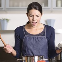 6 проверенных способов, как очистить дно пригоревшей кастрюли