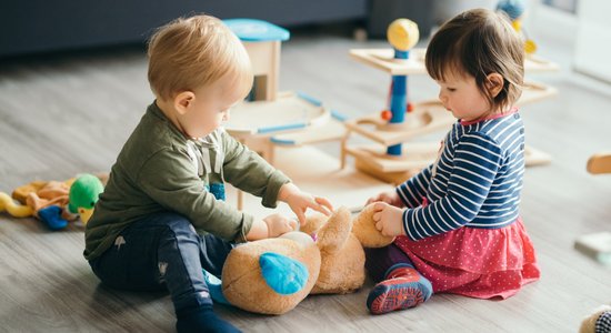 Bērnu uzraudzības pakalpojums – mājdārziņš: ar ko atšķiras no bērnudārza un ko sagaidīt