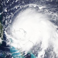 Bahamas plosa novērojumu vēsturē spēcīgākā viesuļvētra