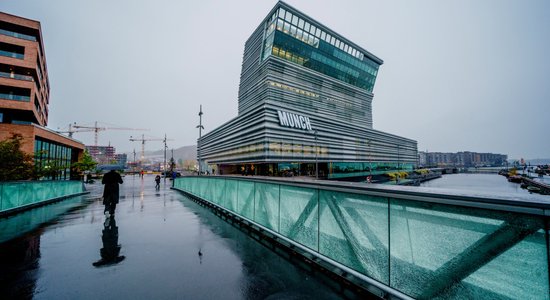 Foto: Norvēģijas karaliskā ģimene atklāj iespaidīgo Munka muzeju Oslo