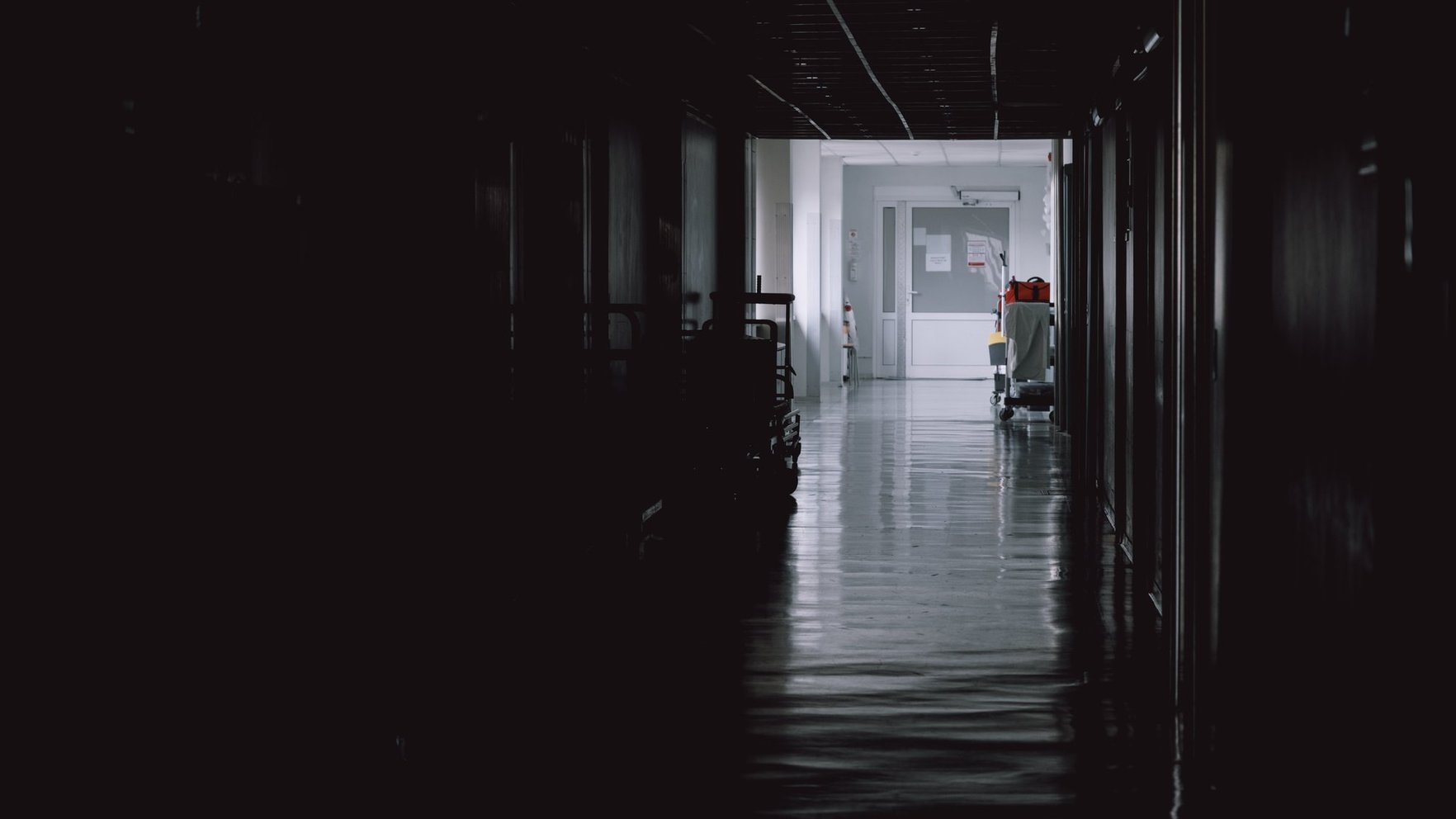 Sūdzējās par sāpēm vēderā – slimnīcā Vidzemē nonākusi 12 gadus veca grūtniece