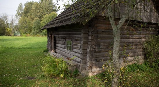 Atjaunos nodegušo Veidenbauma memoriālā muzeja kompleksa pirti