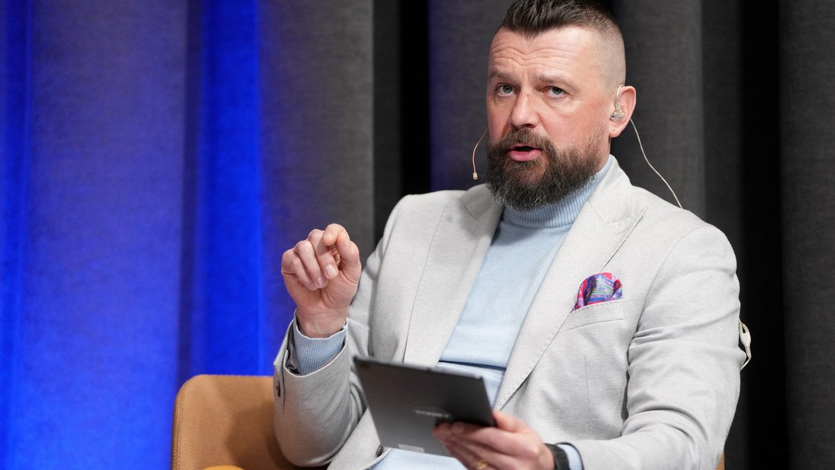 Neeļļoja" ceļus, un tie "nodila" – Armands Simsons nonācis uz operāciju  galda