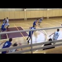 Video: Fantastisks uzvaru nesošais metiens pāri laukumam Latvijas jaunatnes basketbolā