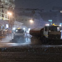 Машины на сутки застряли в огромной пробке в Тверской области (видео с вертолета)