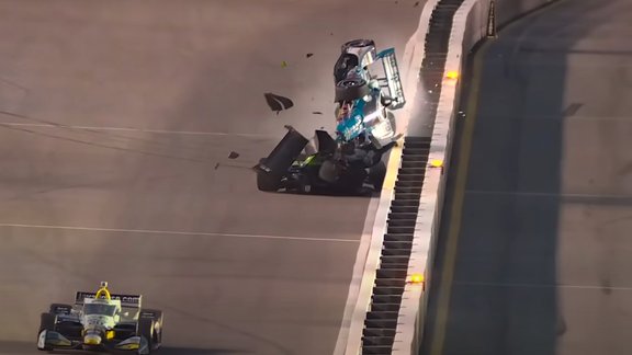 Video: Baisa avārija satricina "IndyCar" čempionātu – titulēts pilots paliek "uz jumta"
