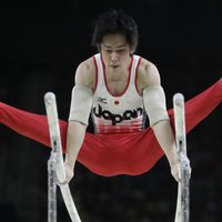 Japānas vingrotāji triumfē olimpiskajās komandu sacensībās