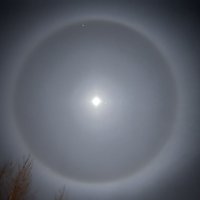 Foto: Aculiecinieks novēro Mēness halo