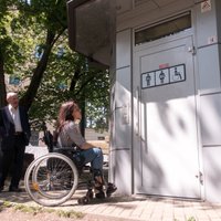 Žurnālistes eksperiments: divas dienas ratiņkrēslā Rīgā