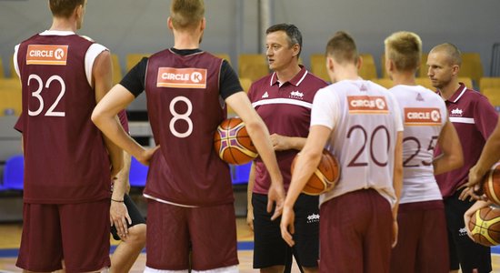 Latvijas basketbola izlase uz PK kvalifikācijas noslēdzošo spēli Melnkalnē dosies ar līgumreisu