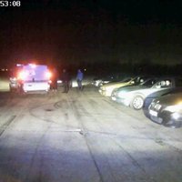 Video: Rumbulas lidlaukā konstatē pulcēšanās pārkāpumus – sabraukuši pāris simti auto