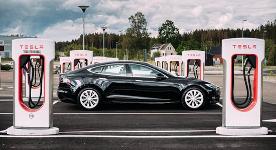 Треть владельцев электромобилей Tesla вернулись к бензиновым автомобилям