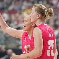 Latvijas basketbolistes rozā lentītes spēlē pieveic Slovākiju