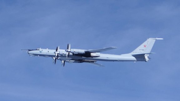 Tu-142