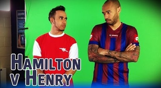 Video: Pāris stundas pēc Spānijas 'Grand Prix' Hamiltons uzspēlē futbolu ar 'Arsenal' zvaigznēm