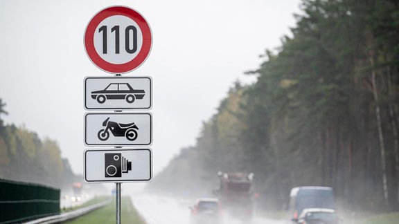 Uz Jūrmalas šosejas uzstādītas 110 km/h zīmes - 1