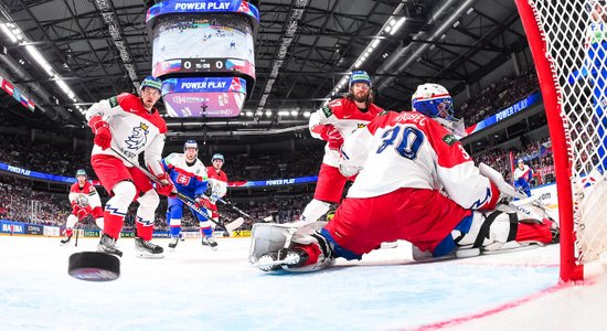 Video: Čehijas un Slovākijas hokejisti vētraini sāk pasaules čempionātu