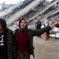 Zemestrīcēs bojāgājušo skaits Turcijā un Sīrijā pārsniedz 5000