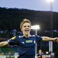 15 gadus vecs norvēģu futbolists labo EČ kvalifikācijas 'vecuma rekordu'