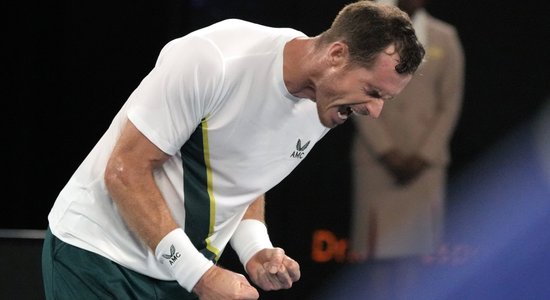 Britu leģenda Marejs trillerī uzvar vienu no 'Australian Open' favorītiem